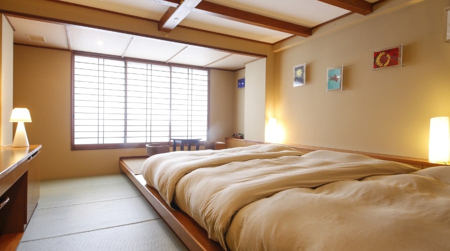 日式现代三人房（带浴室、卫生间）